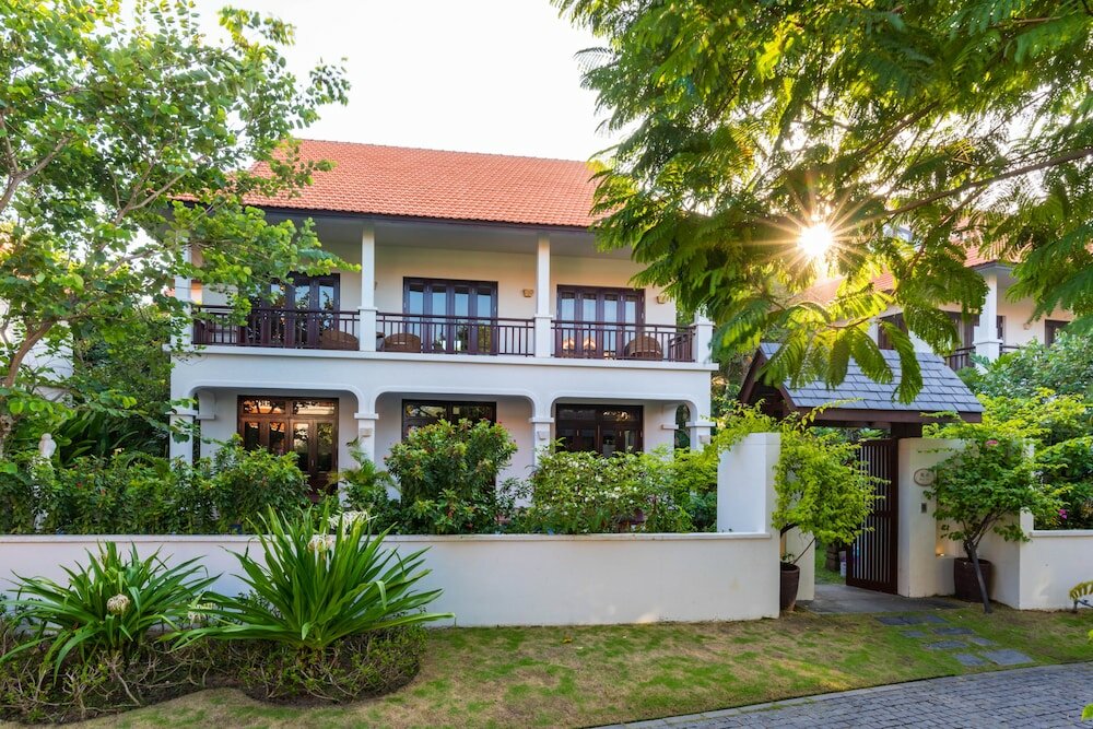 Фото Luxury Danang Beach Pool Villa