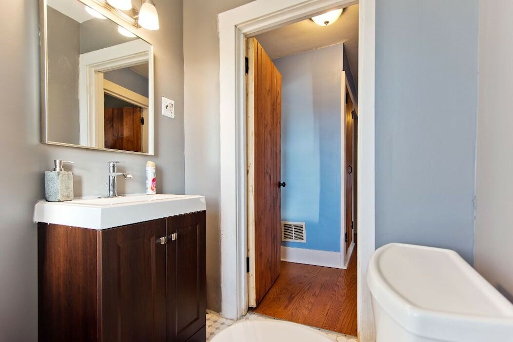 Фото Amazing 5 Bedroom Downtown Ferndale House