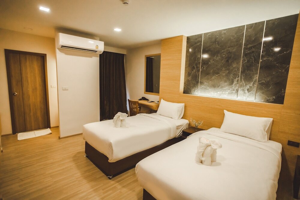 Фото B2 Amata Nakorn Premier Hotel