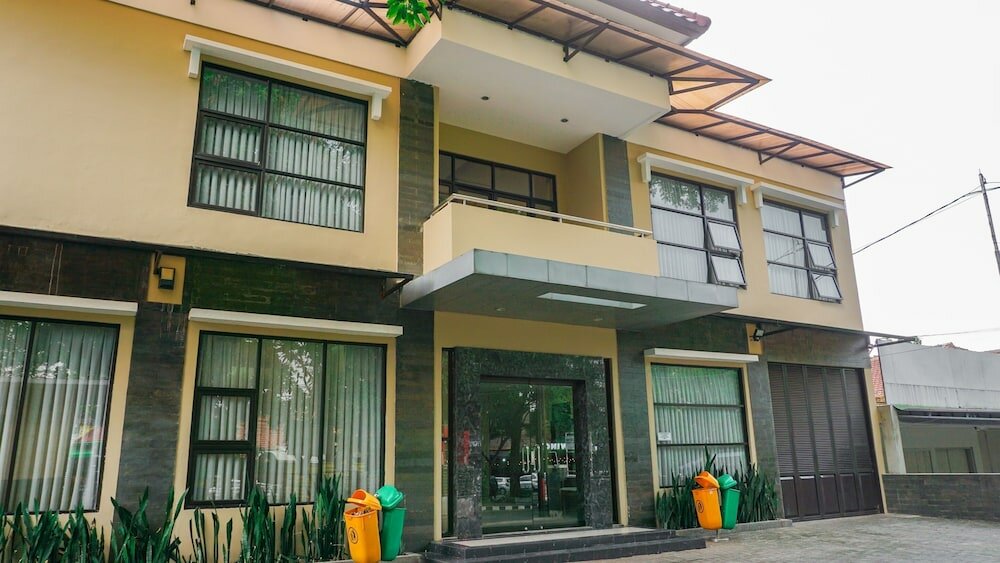 Фото Oyo 1739 Tekmira Residence Sudirman Syariah