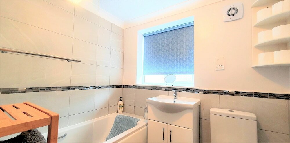 Фото 3-bed House With Superfast Wi-fi, Dw Lettings 15vr