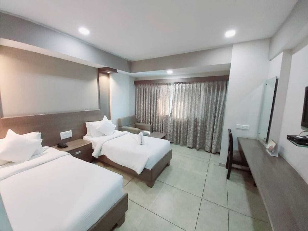 Фото Pride Biznotel - The Maison Anand