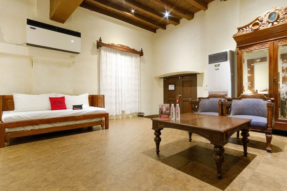 Фото RedDoorz Plus @ Calle Crisologo Vigan