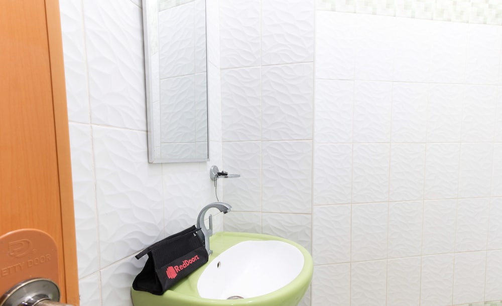 Фото RedDoorz near Robinsons North Tacloban