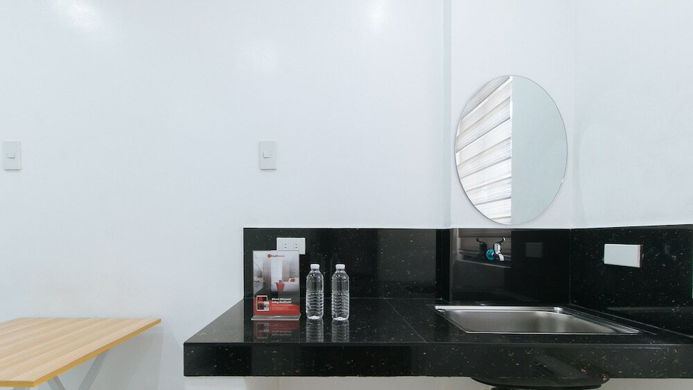 Фото RedDoorz near SM Bicutan