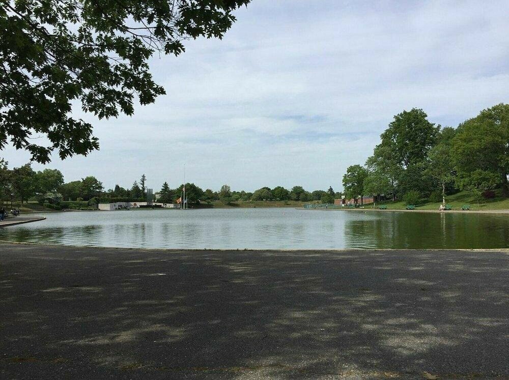 Фото Cheerful & Beautiful 3-Bedroom Ranch