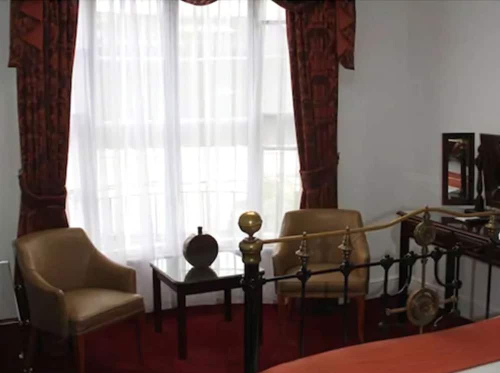 Фото The Canterbury Hotel