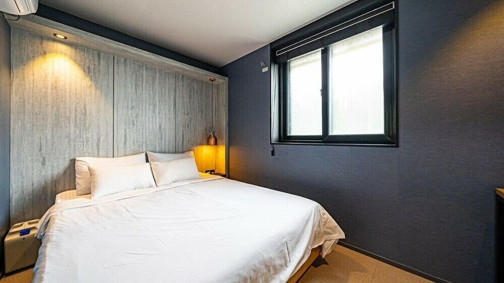 Фото Geoje Hotel Deluxe and Guest House