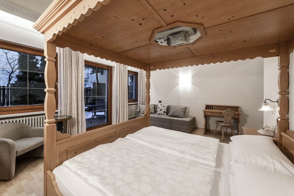 Фото Cavallino d'Oro