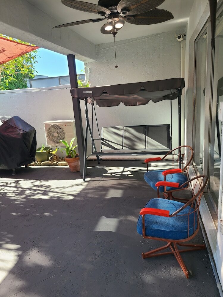 Фото Luxurious & Spacious Townhouse 6 Miles From Beach