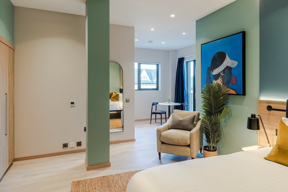 Фото Your Apartment Milton Keynes