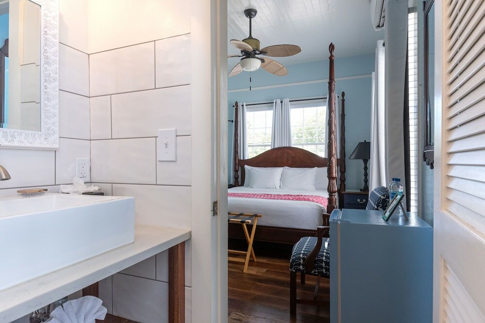 Фото The Porch on Frances Inn