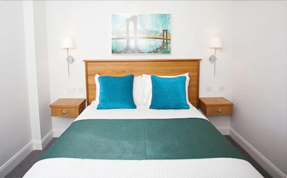 Фото Royal Athenaeum Suites