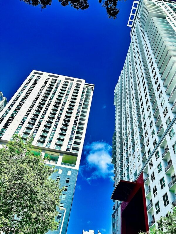 Гостиница Modern High-Rise Condo with Pool/Gym, in Central Dt Miami!