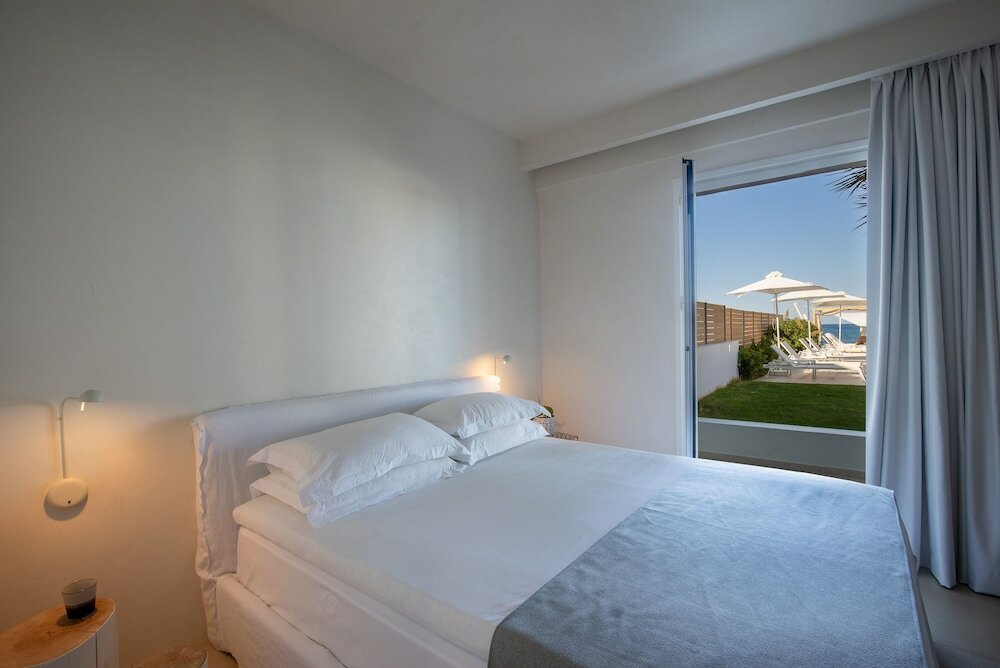 Фото Akrogiali Beach Hotel Apartments