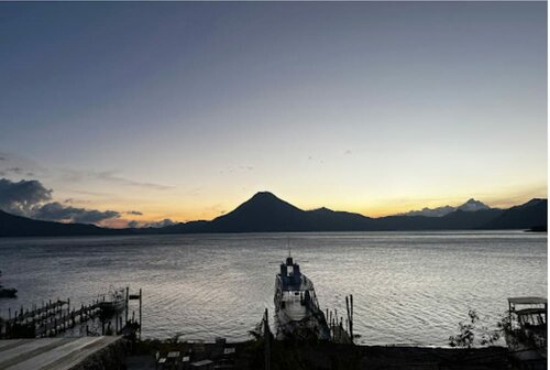Гостиница Atitlan Lakefront Party District Cabins в Панахачели