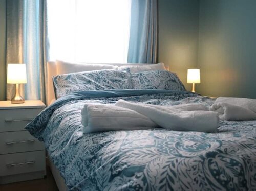 Гостиница 12 Guests 5-bedroom House in Central Birmingham в Бирмингеме