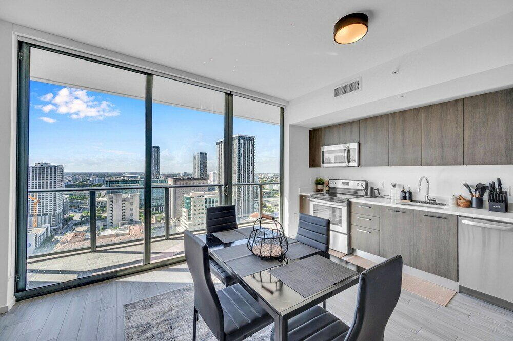 Фото Spacious Apartment with City View