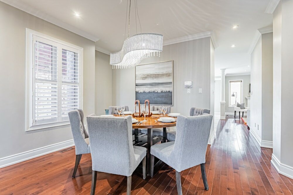 Фото Luxury Villa - Mississauga Square One