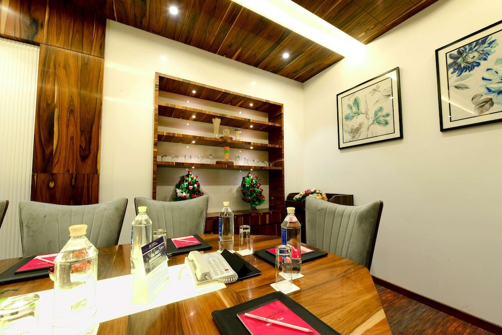 Фото Surestay Hotel by Best Western Model Town Amritsar