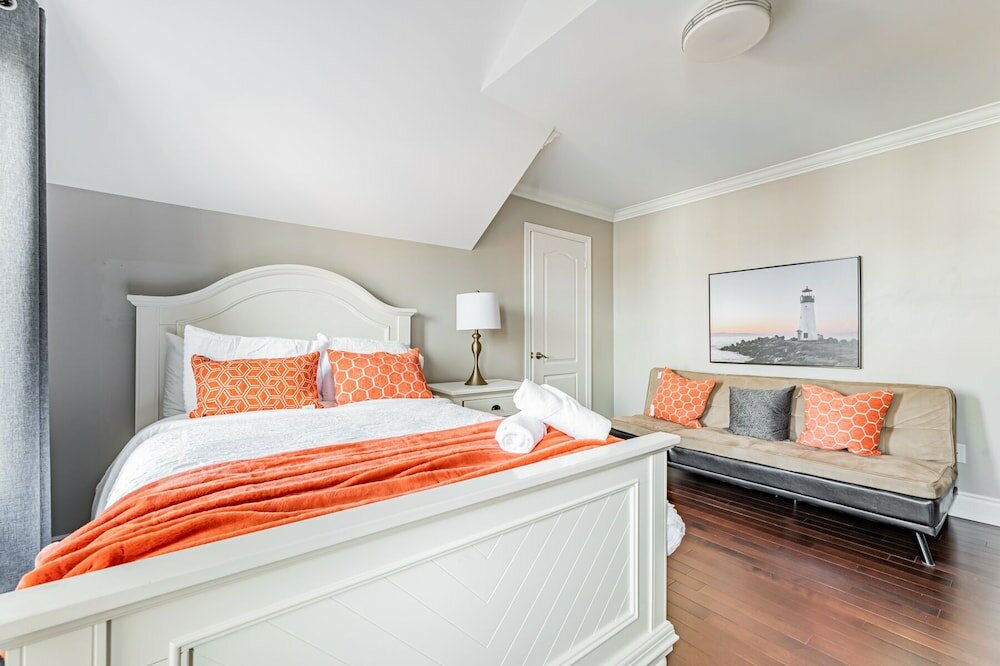 Фото Luxury Villa - Mississauga Square One