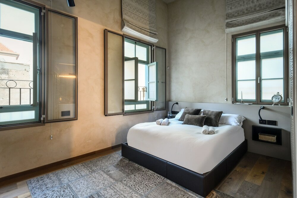 Фото Classical Spacious 3br apartment