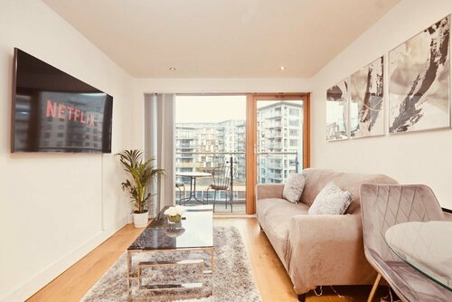 Гостиница King Deluxe City Apt, Balcony View & Free Parking! в Лидсе