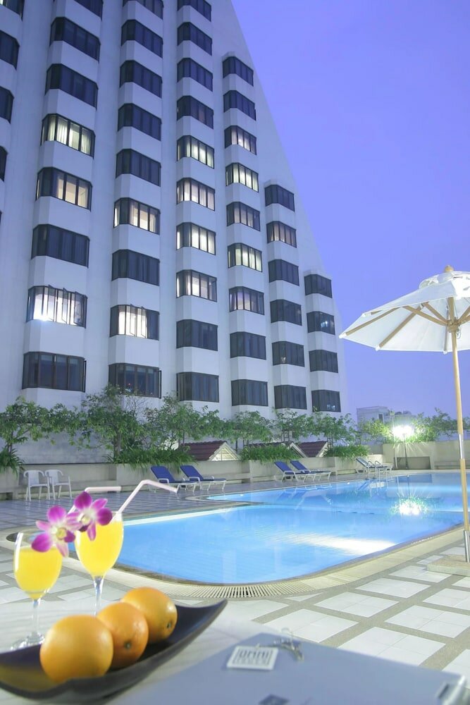 Фото Omni Tower Direct Rooms Sukhumvit Soi 4