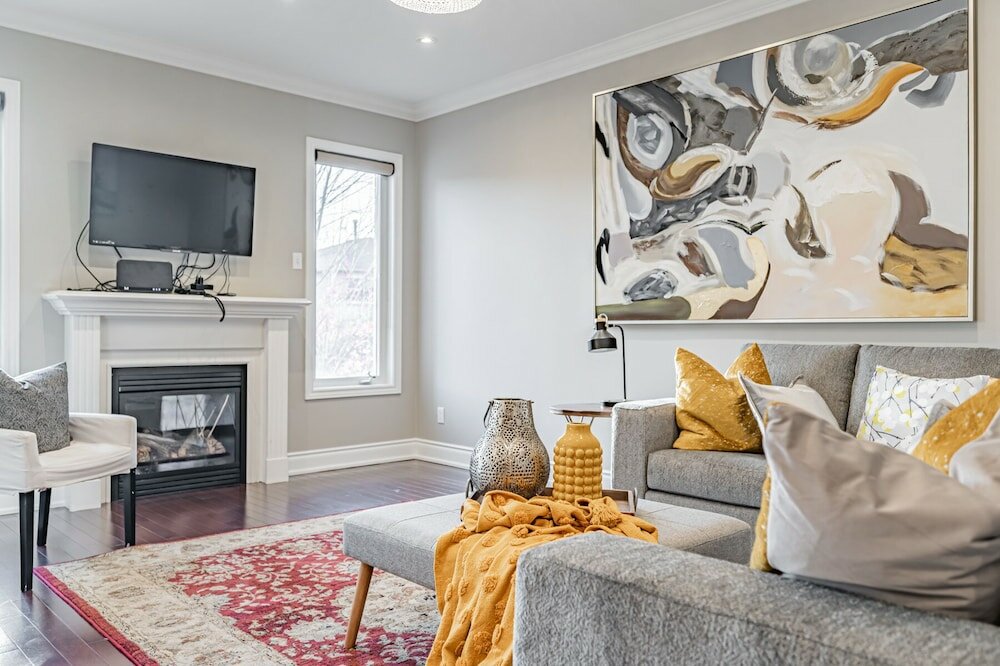 Фото Luxury Villa - Mississauga Square One