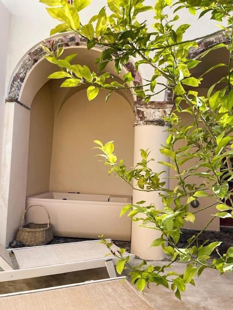 Фото Aenaon Estate 1896 by K&k