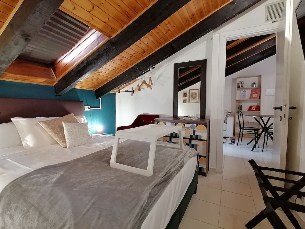 Фото Mercanti Attic Version