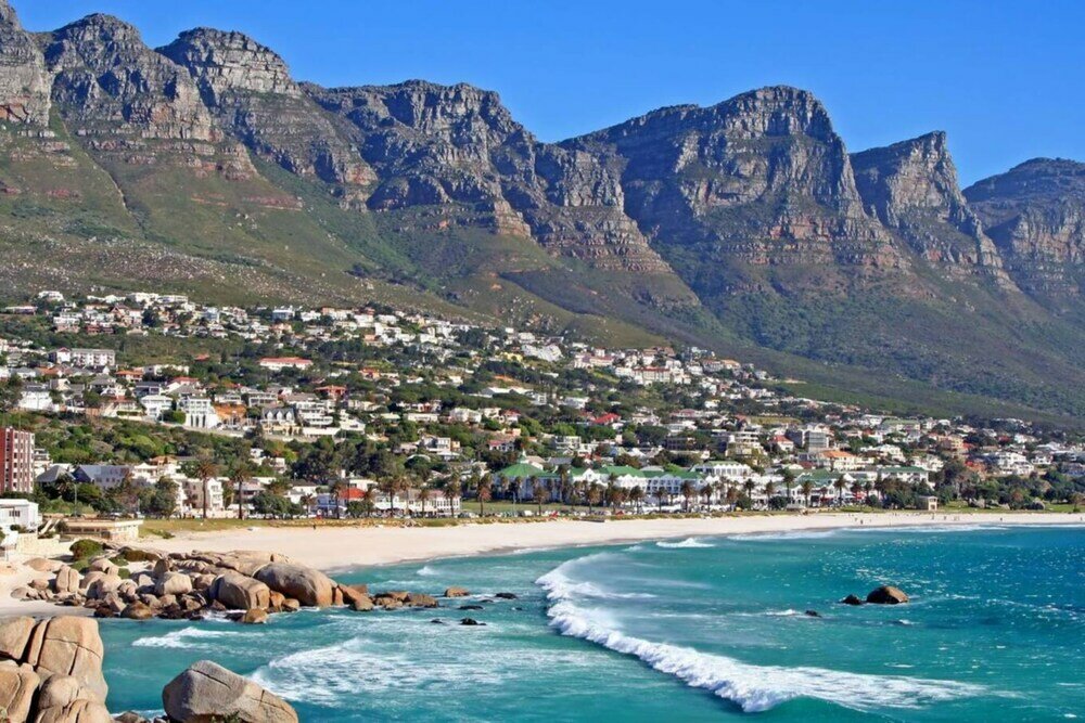 Фото Stylish and Bright 1 Bedroom Apartment - Camps Bay