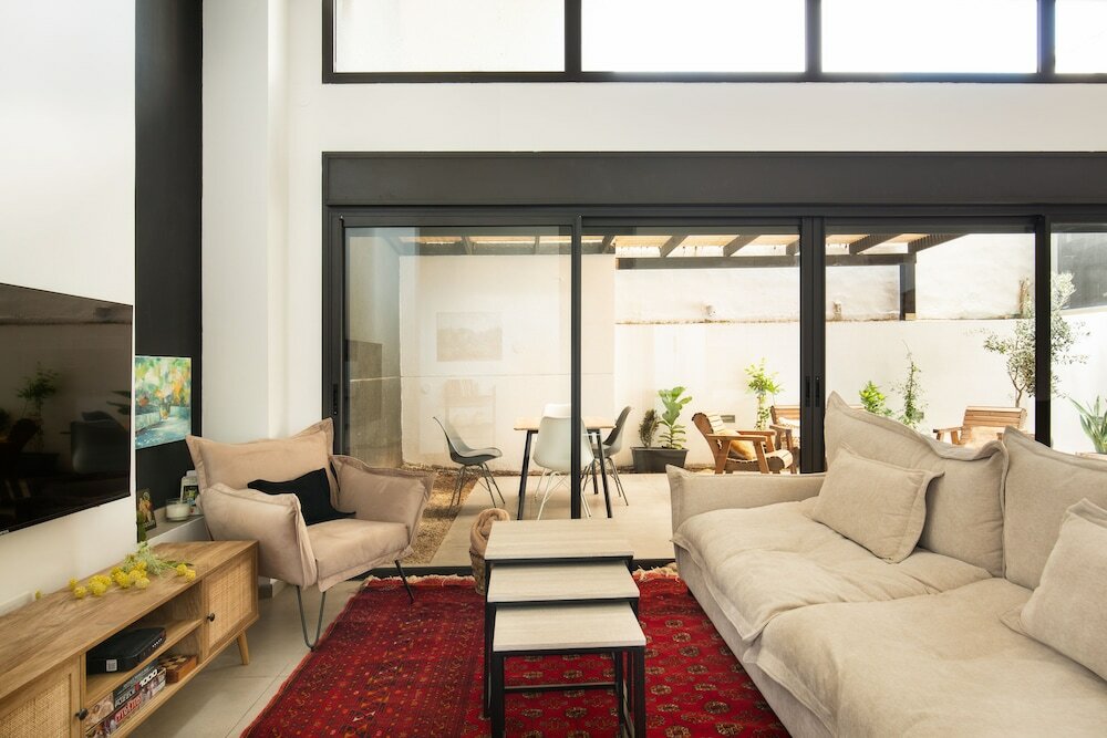 Фото Cozy 2bdr with Parking