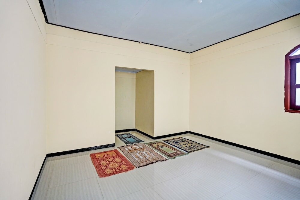 Фото Capital O 92162 Hotel Wisata Karya