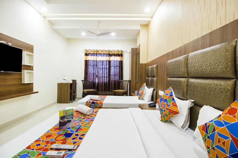 Фото Fabhotel Royal Villa