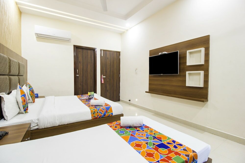 Фото Fabhotel Royal Villa