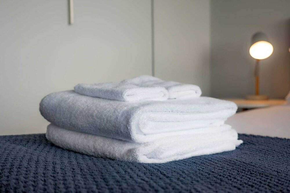 Фото Centrally Located Light-filled Studio w Parking