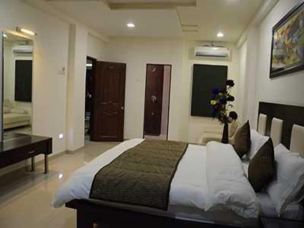 Фото The Sky Comfort-Hotel Jamnagar Residency