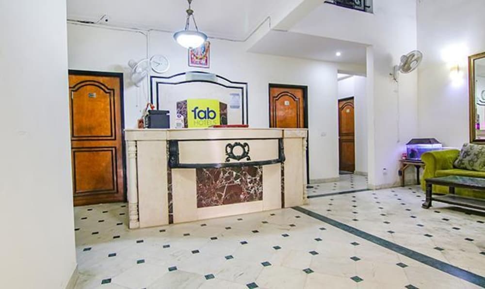 Фото Fabhotel Singh Suite