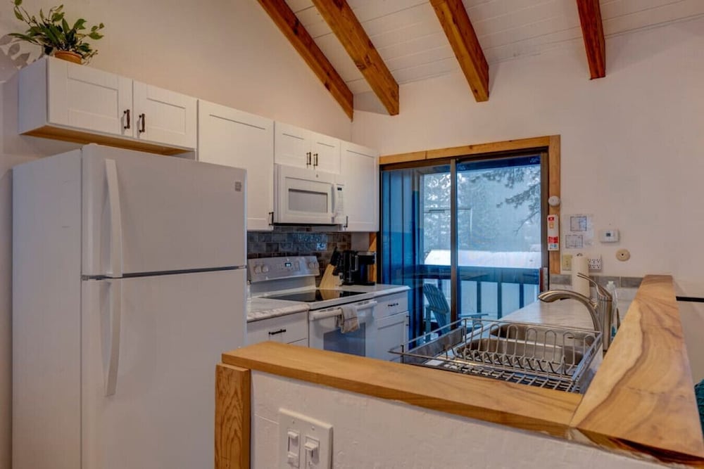 Фото 1br Cabin w Extra beds & Sofa Bed