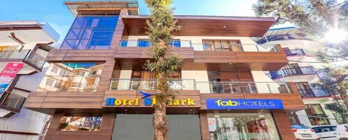 Fabhotel Skylark