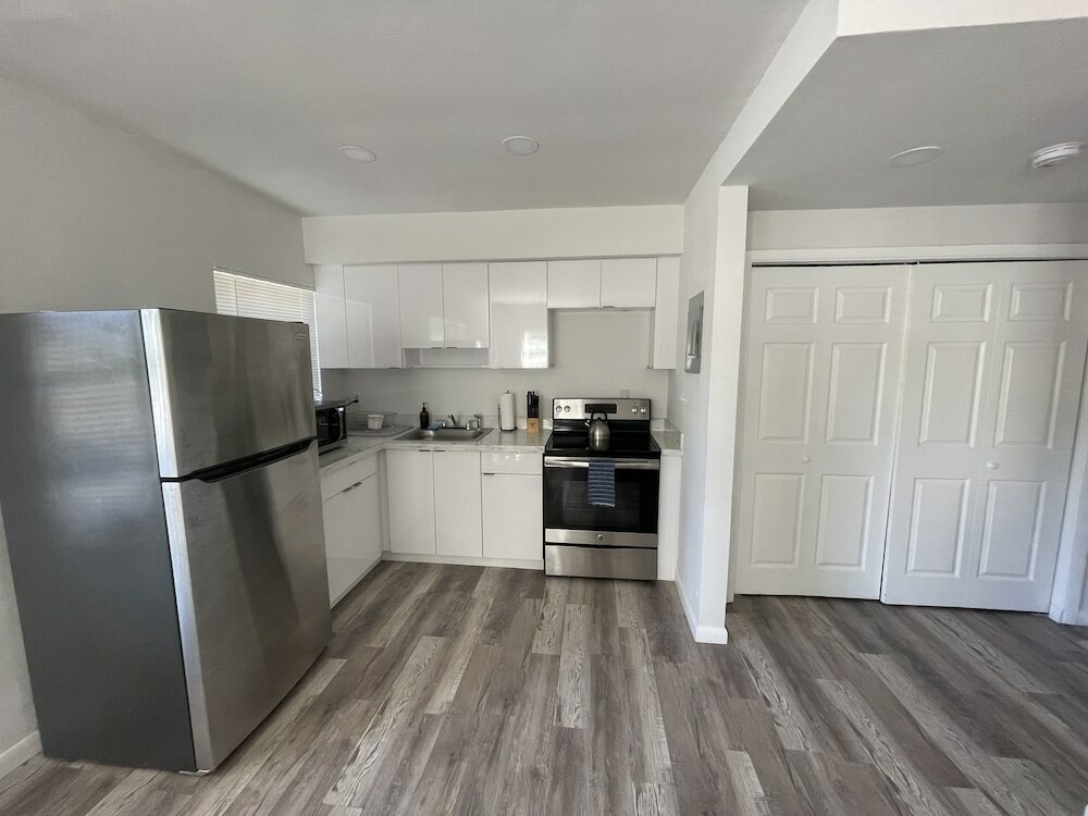 Фото Building next to CocoWalk & Brickell