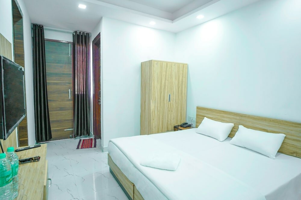 Фото Roomshala 031 Silver Crown Sector 23