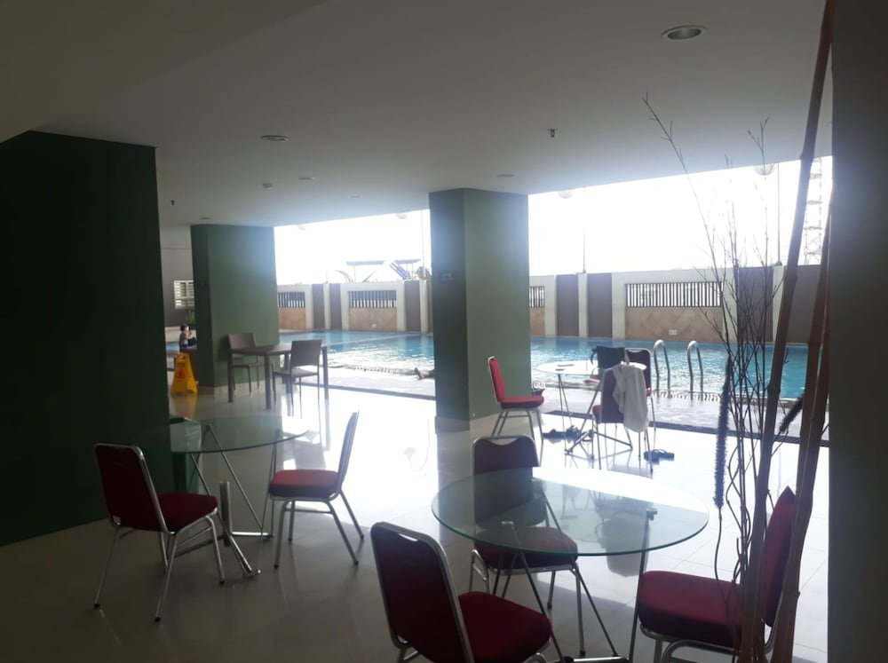 Фото Express O 91863 Mekarwangi M-square