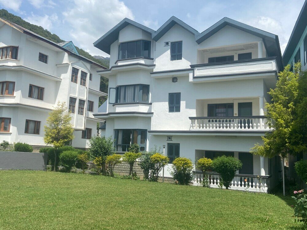 Фото Fresco Hotel & Residences