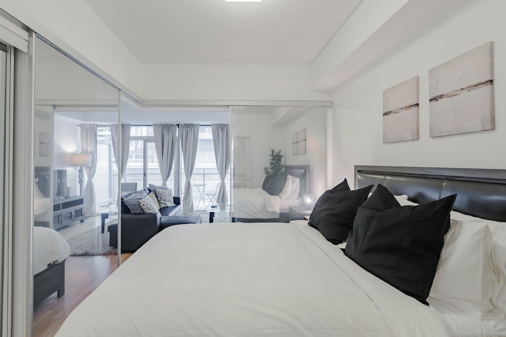 Фото Sterling Suites - Financial District