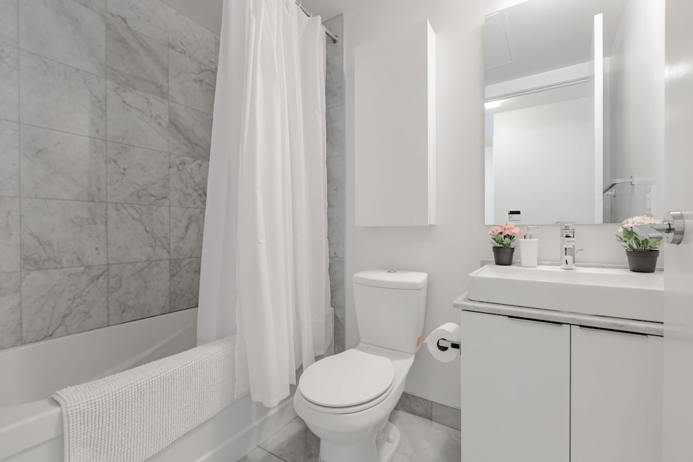 Фото Sterling Suites - Financial District