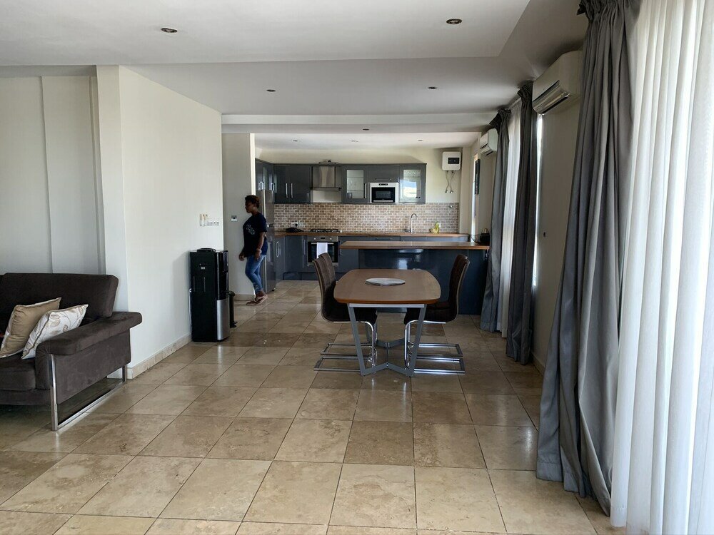 Фото Euneva Court Townhouses - Bentley Place