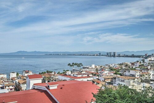 Гостиница Resort Condo w Pool Access & Pacific Ocean Views! в Пуэрто-Вальярта
