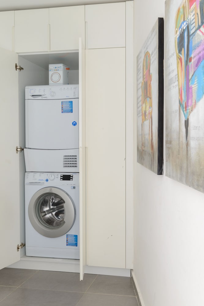 Фото Spacious Modern Apt 1 Step To Beach